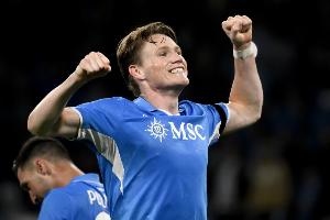 意甲官方：麦克托米奈当选那不勒斯对阵热那亚比赛的最佳球员