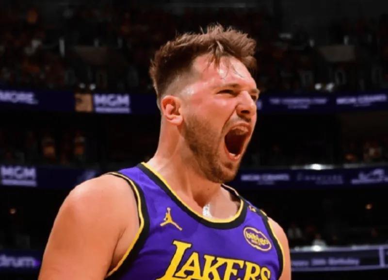 开云体育app下载入口-湖人112-124不敌国王 球员评价：东契奇满分，2人及格，6人低迷