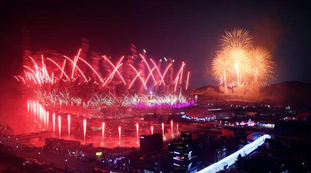 开云体育登录网站入口-周末的东京国立球场:50994人围观1500发烟花齐射